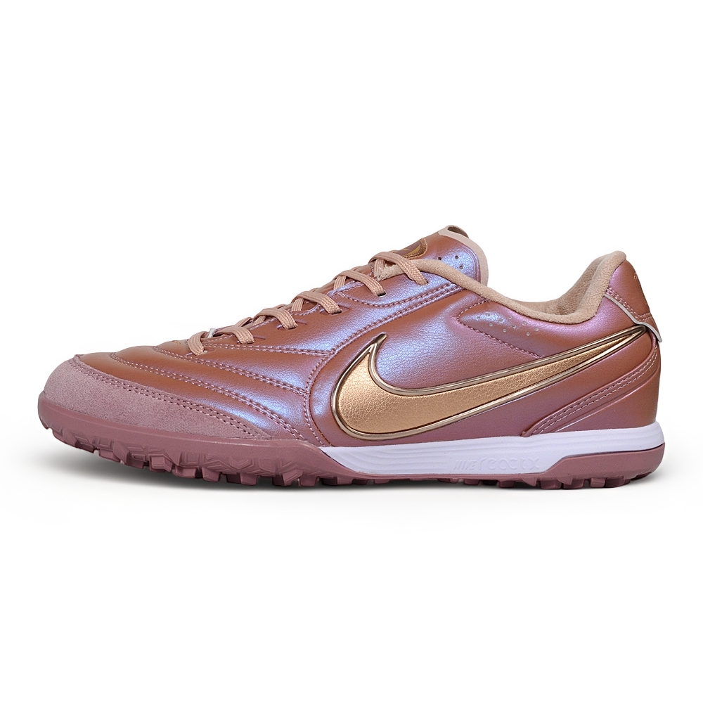 A Nike Tiempo Ligera foi desenvolvida para jogadores que valorizam