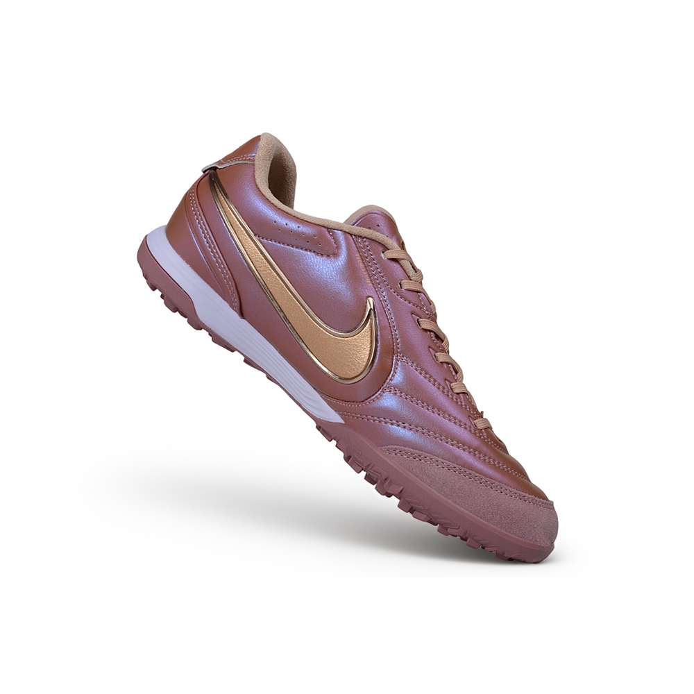 A Nike Tiempo Ligera foi desenvolvida para jogadores que valorizam