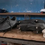 Chuteira de campo para goleiro: o que comparar