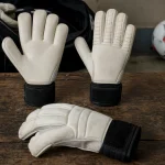Luva de goleiro com proteção nos dedos: quando considerar